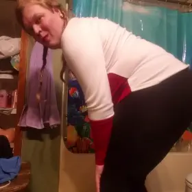 Serving up a big juicy peach <3