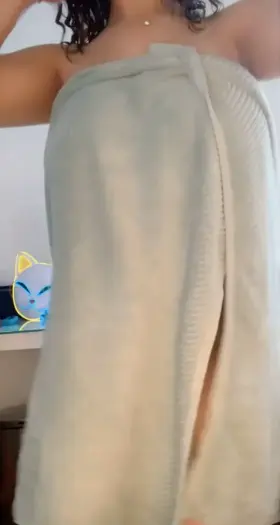 4’11 girl with a surprise underneath her towel