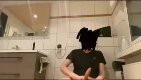 Upvote if you enjoy watching my cock grow😈