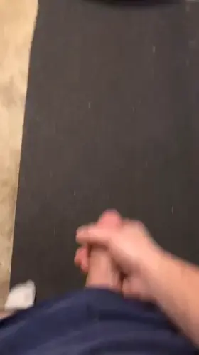 Blowing an insane load 💦