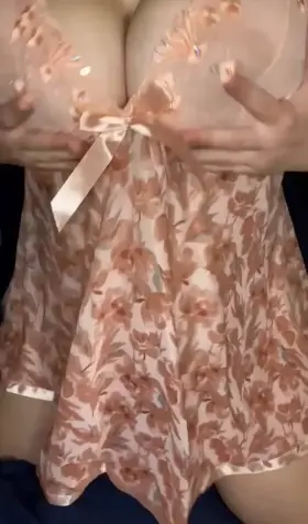 on my knees for daddy 😋