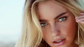 Elizabeth Turner - Sound On (full vid in comments)