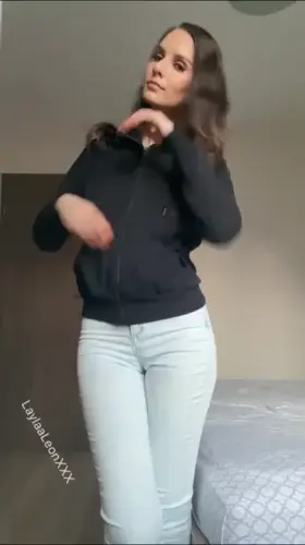 Giving you naughty housewife of Reddit vibes