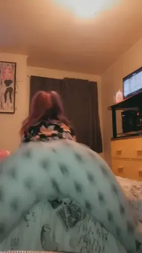 pls stop scrolling & enjoy while I shake my ass for you