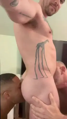 Getting it from both ends 😻