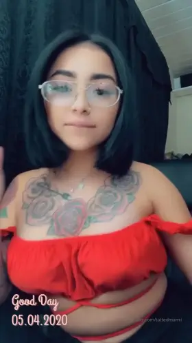 BITCH IS SO HOT 🔥🔥⚡⚡👇🏻