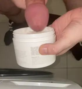 (F) in die Creme meiner Mutter gespritzt