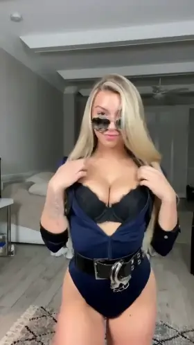 🌴 - BR1TT F1T 😍🔥👇 - FR€€ - S3X TAP€S F0LD€R B€L0W -