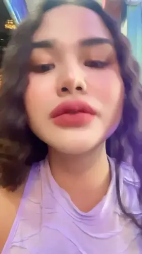 Who here likes a lady in red? (OC)