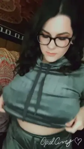 Naturally gorgeous u/opalcurves sharing her amazing jiggly milkers