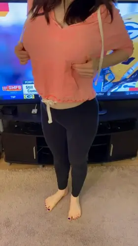 Do y’all like what’s under my hoodie? ☺️