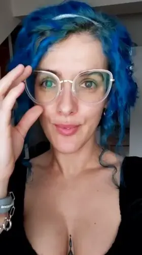 No make-up but.. business on the front, party in the back 👀