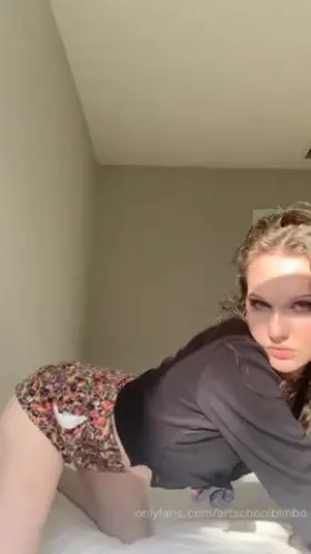 if someone could dig their fingers into my hips that would be cool i guess