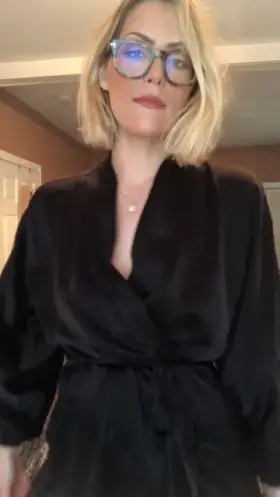 Unwrapping your Christmas present early.. would you gift me with your seed? 🥺