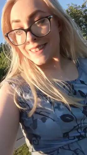 Did I make you turn your head? [f]