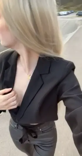 I love the rush I get knowing someone might be watching me doing this.. 🙊💕