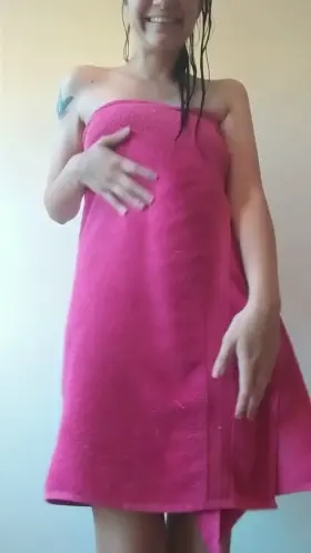 A little shy lately about revealing my tiny tits, so I hope a few earlybirds give me a lil love 💖