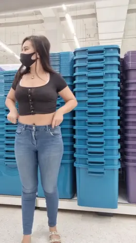 Would u jerk off to my nudes if i send some :) to the 12 guys that likes thick asians 🍈🍈 hope they made ur day