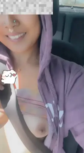 Nothing like letting them be free and out for everyone to see while out on car ride 💕😏