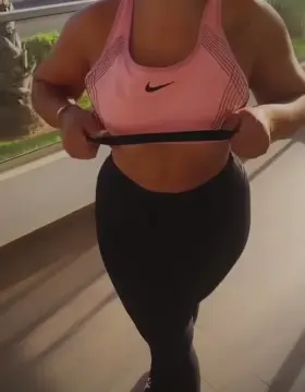 All dads in my neighborhood love to see me working out 🏋️‍♀️ (OC)