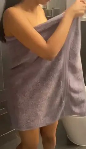 Daddy this towel doesn’t cover me up too well…is that okay? 🤤