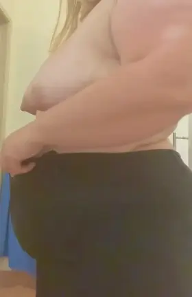 A lil humpday tease 😘