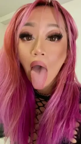 Cute but I can hella domme 😈