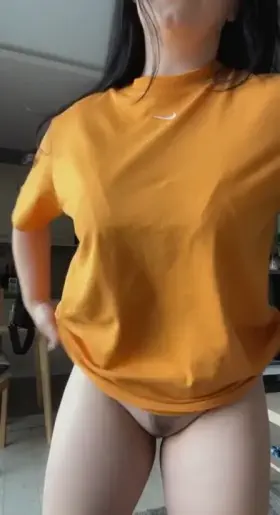 Arrow up for a squirting video in your messages 💦miss_moody437