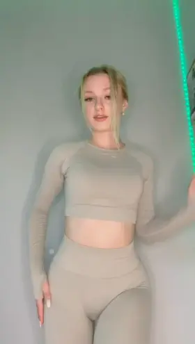 I don’t see many light skin gym girls here.. so here I am😘