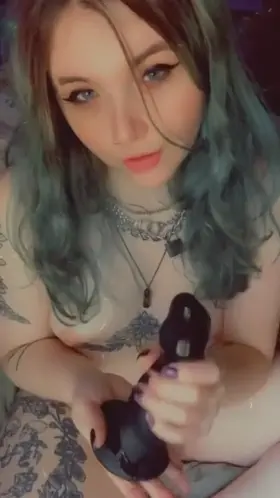 Watch me fuck my self silly on this knotting dildo 🥵💞