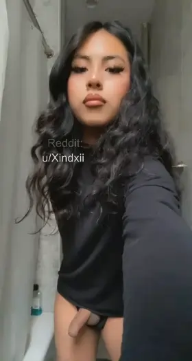 Besties jerk each other off