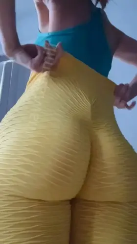 i bet you didn't know you like yellow yoga pants