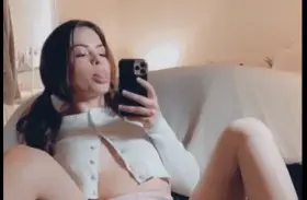 Should I uncrop it 👉👈