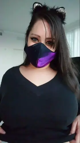 How's about some more thicc titty drops around here?