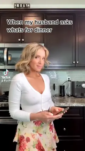 She's got your dinner ready. Let's eat 😋