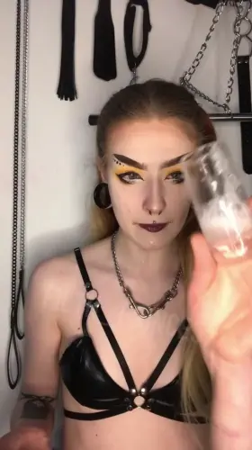 spit fetish anybody?😉🤤