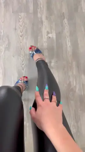 Shiny leggings and blue stripper heels 🖤💙