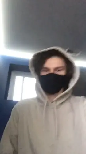 My phone started slipping but I caught the cumshot in time💦🤪