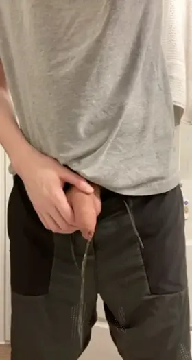 Here’s how uncut guys piss