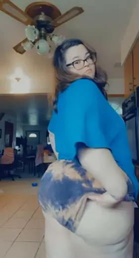 i should do a twerk vid in slow mo hehe 😈