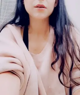 Only available for a quick fuck this evening. You free?💋