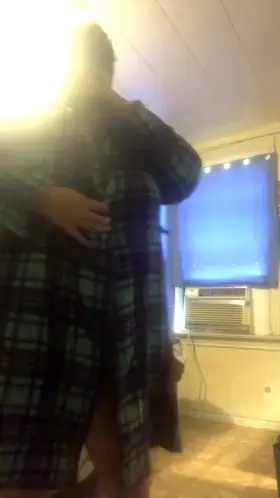 [OC] my birthday is today so here’s me dancing in my birthday suit 😘