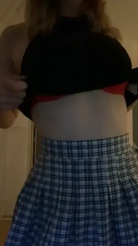 I hope I catch some older guys attention today 😇(OC) hi :) my name is kathi