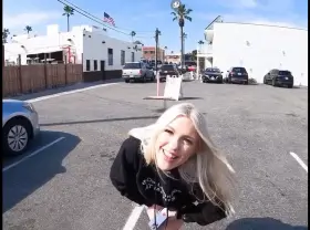 Jazlyn Ray public pissing