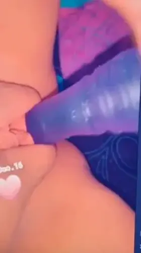 Juicy lips wrapped around a dildo 🤤🤤