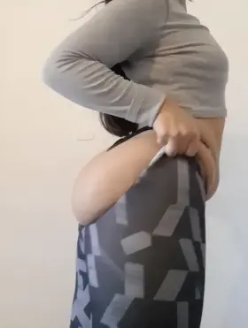 Can you help me pull up my leggings daddy? they're a bit too small with this fat ass 😏😏