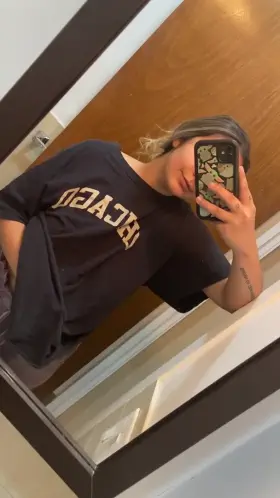 [gif] first post here ^.^ i hope you like what im hiding under my t shirt