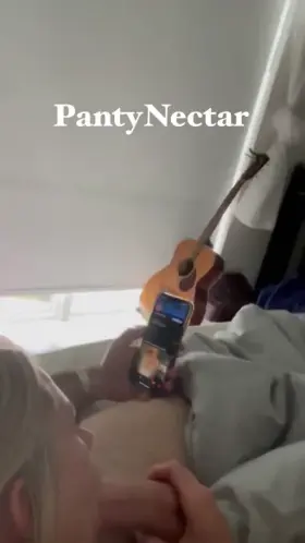 Scrolling Reddit sucking dick