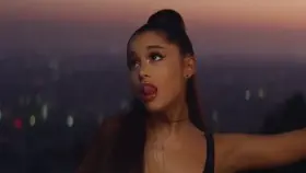 I just wanna make out with Ari