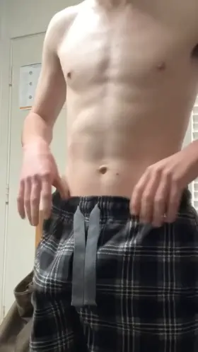 Anyone wanna get on their knees n play with it for me? 🥰